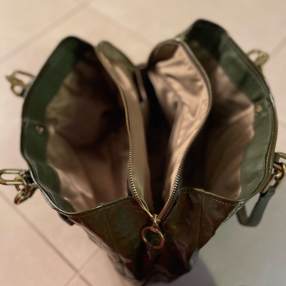 Coach green patent leather hand bag - Picture 3 of 4